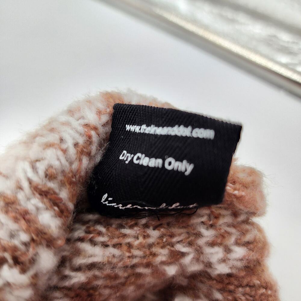 Line & Dot Houndstooth Sweater - Picture 14 of 16